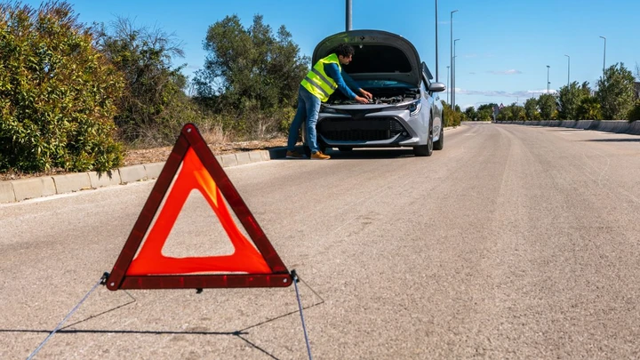 Come gestire un'auto in panne in autostrada: consigli utili
