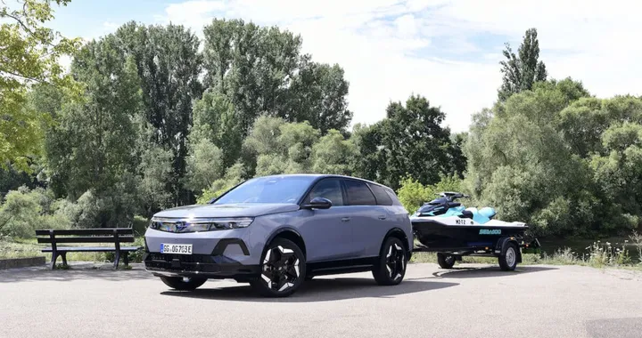 Opel Grandland Electric AWD, capacità di traino impressionante: fino a 1.350 kg