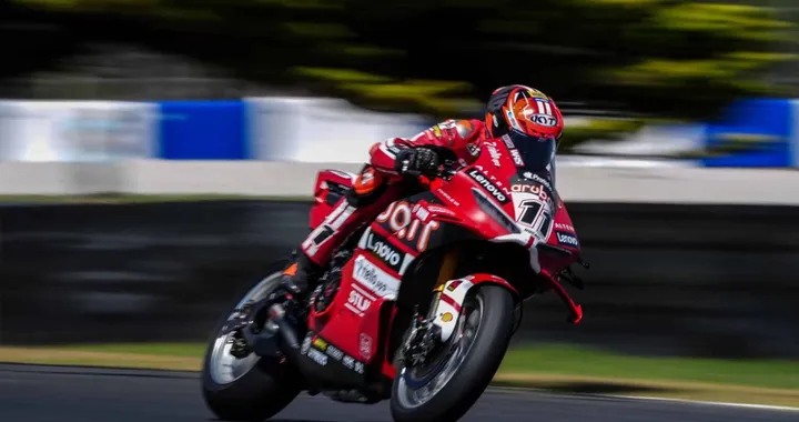 Bulega fa il vuoto a Phillip Island: Ducati è già di un altro pianeta