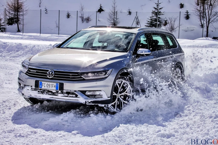 Volkswagen Passat Alltrack BiTDI: il test su neve e ghiaccio [Video]