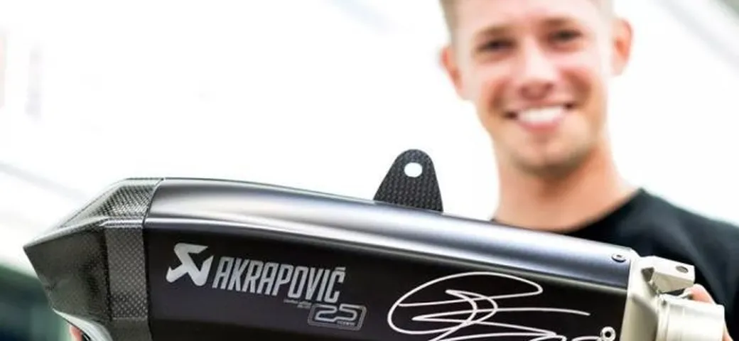 Scarico Akrapovic autografato da Stoner all'asta