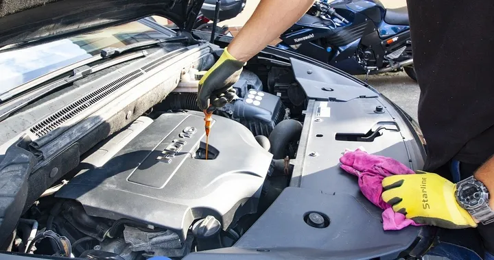 Guida: manutenzione auto in estate e controlli prima delle vacanze