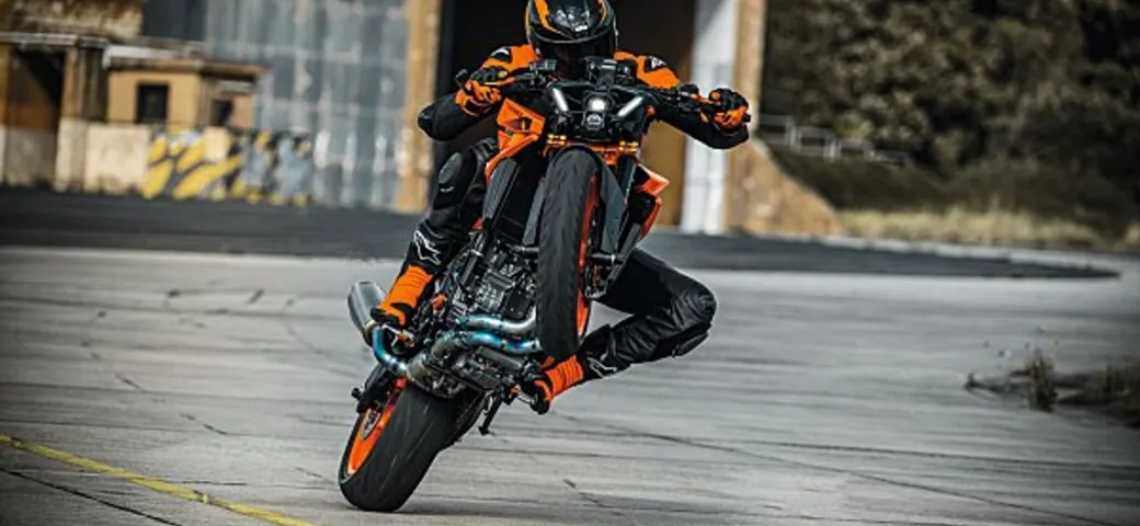 KTM 990 Duke MY24: prezzo aggiornato e caratteristiche tecniche
