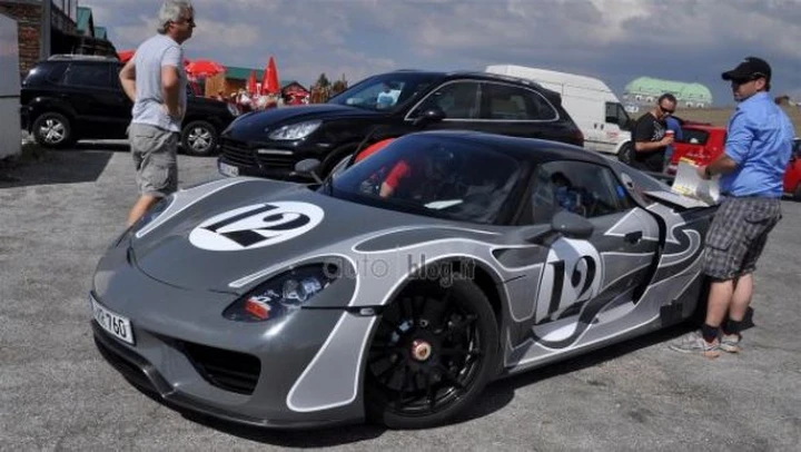 Porsche 918 Spyder: foto spia interni ed esterni