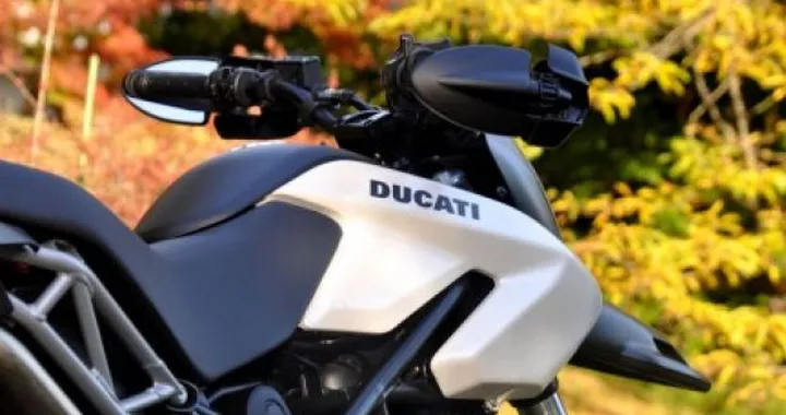 Test Ducati Hypermotard 796