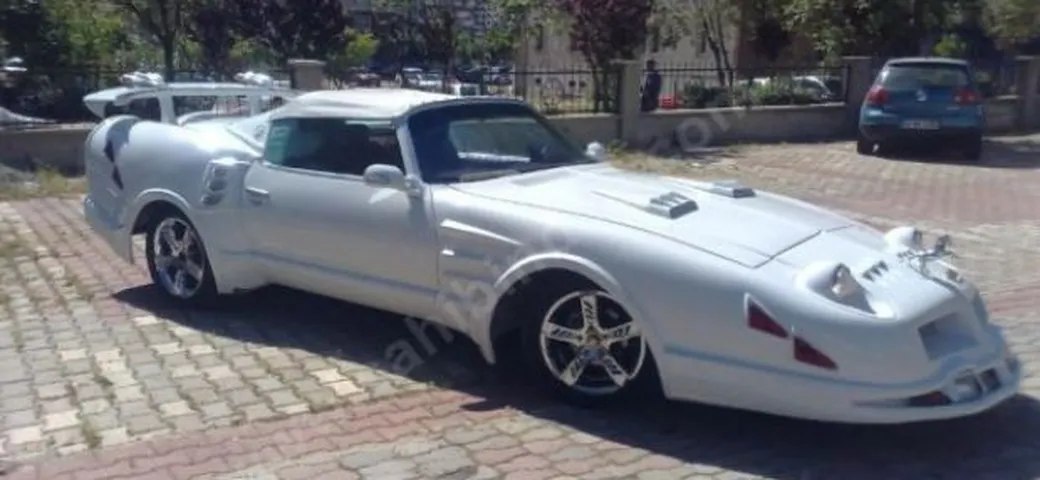 Curiosità: quest'automobile è in vendita a 750.000 dollari...