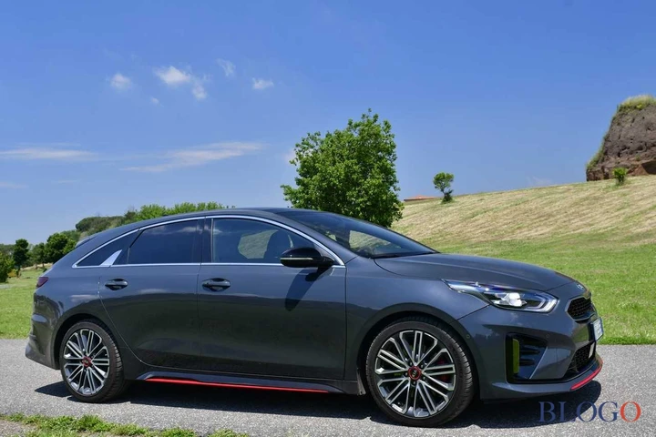 Kia Proceed GT: prova su strada della shooting brake coreana