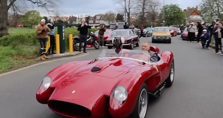 Due Ferrari 250 a Londra: una vale 500mila dollari e l’altra oltre 30 milioni