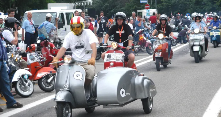 Vespa World Days 2015: migliaia di esemplari in Croazia
