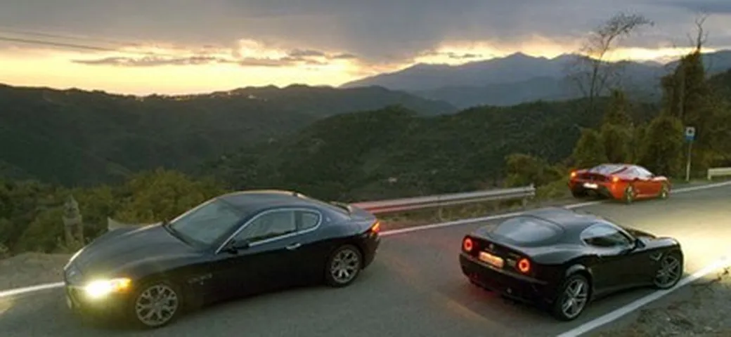 Edmunds confronta Ferrari 430 Scuderia, Alfa Romeo 8C Competizione e Maserati Granturismo