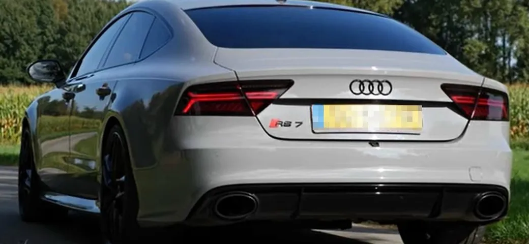 Audi RS7 con scarichi Akrapovic fino a 310 km/h sull'Autobahn [Video]