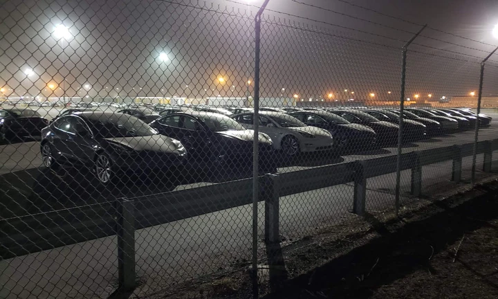 Auto elettriche: Tesla non rispetta i tempi di consegna