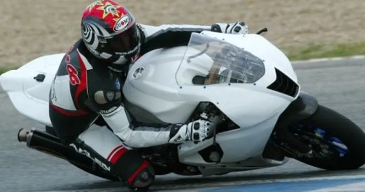 Hofmann sull'Aprilia V4 a Jerez