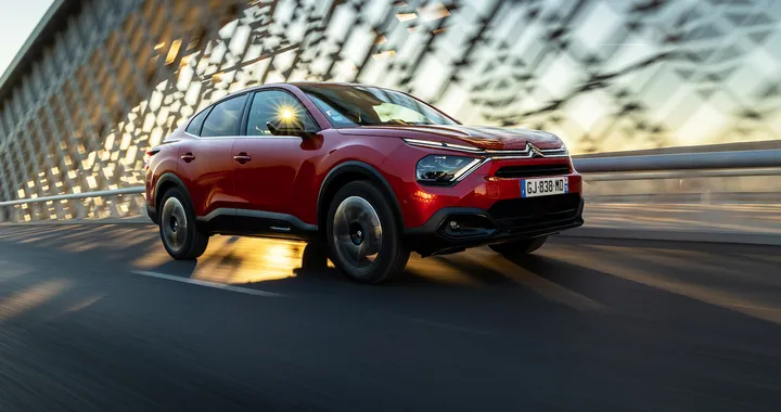 Citroen C4 X: prima prova, prezzi, motori