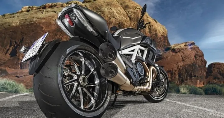 Ducati Diavel 2015: novità e Mega Gallery