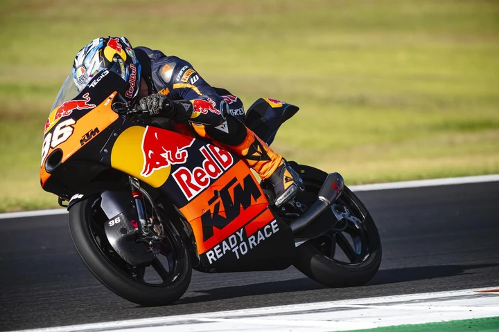 Pirelli test Valencia Moto2 Moto3