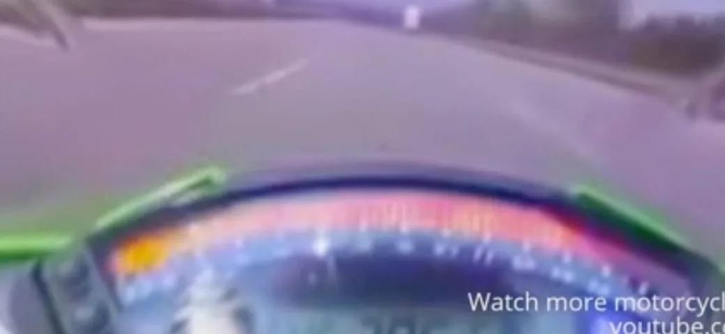 Incidente in moto a 300 km/h [Video]