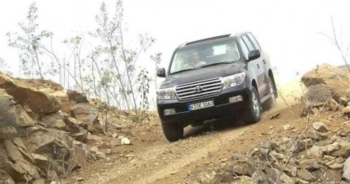 Autocar prova la nuova Toyota Land Cruiser