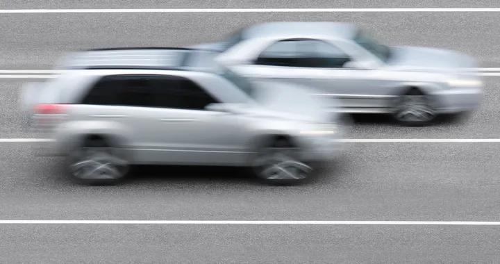 Sorpasso auto e moto: regole e prudenza