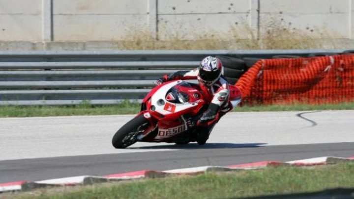 Scatto in Corsa: Ducati 749 Replica
