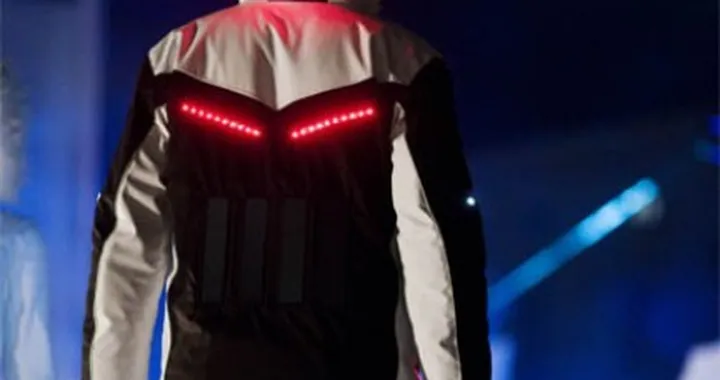 Giubbotto a led con carica solare!