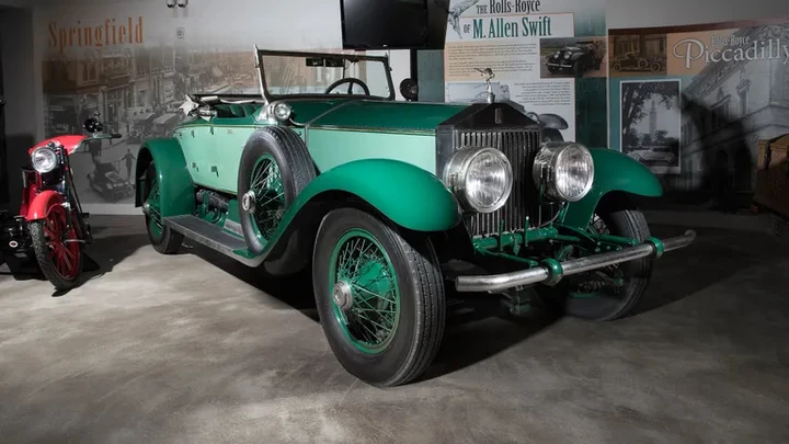Compra una Rolls-Royce nel 1928 e la guida per 77 anni: una storia unica