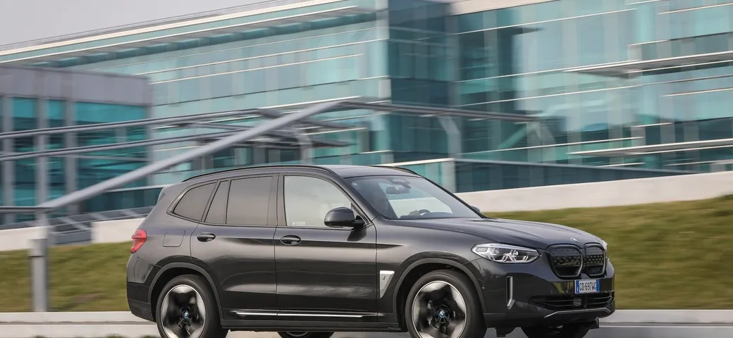 Bmw iX3, prima prova del SUV elettrico