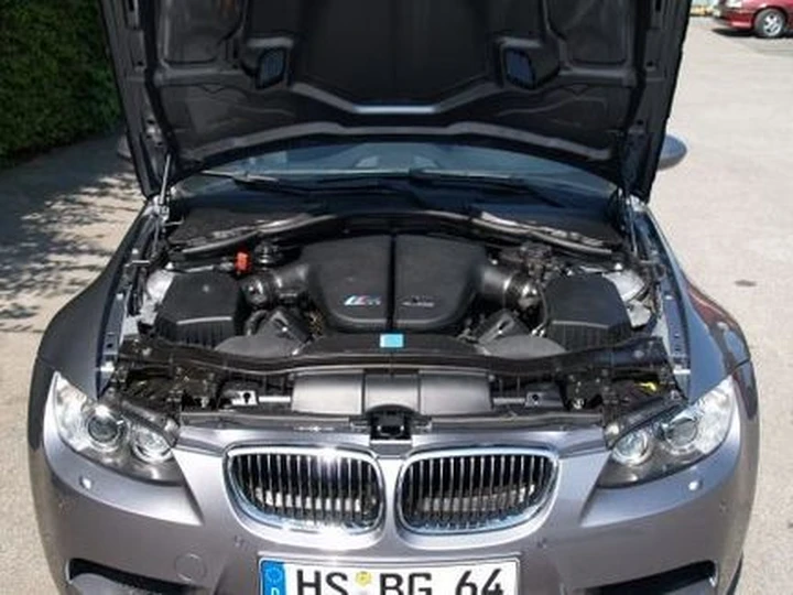 Una finta Bmw M3 E92 con motore V10