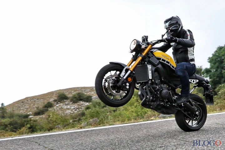 Yamaha XSR 900: il video-test su strada