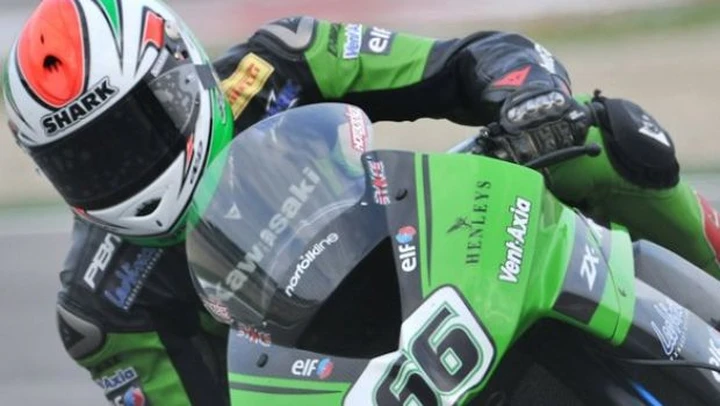 Superpole-lotteria con Sykes (Kawasaki) in vetta. Biaggi (settimo) si difende. Ottimi Scassa e Lanzi. Male le Ducati