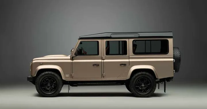 Il Land Rover Defender Classic V8 fa un salto nella modernità con OCTA