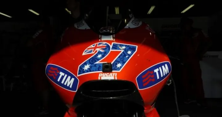 MotoGP: Casey Stoner vince ancora ed eguaglia i grandi campioni. Nicky Hayden da dimenticare.