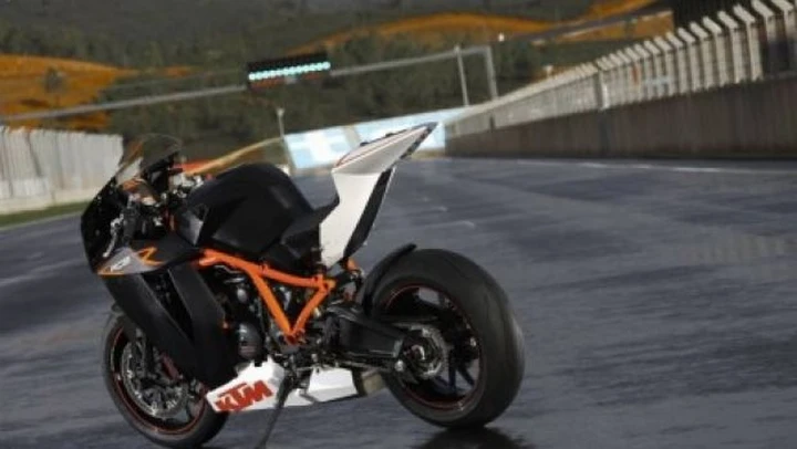La KTM RC8R testata sulla pista di Portimao