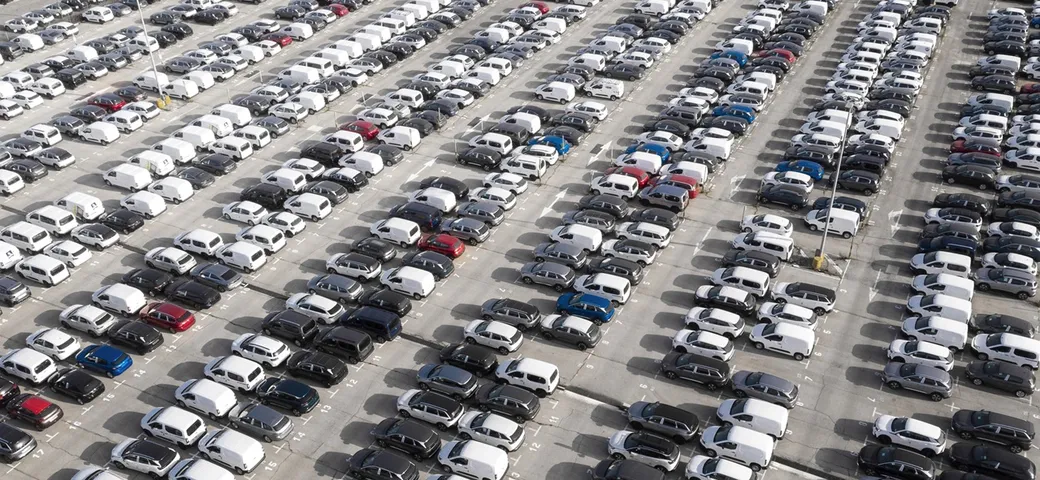 Mercato auto Italia: in calo ad agosto 2024, necessarie nuove strategie per il settore