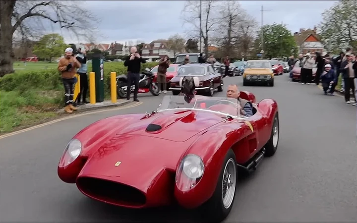 Due Ferrari 250 a Londra: una vale 500mila dollari e l’altra oltre 30 milioni