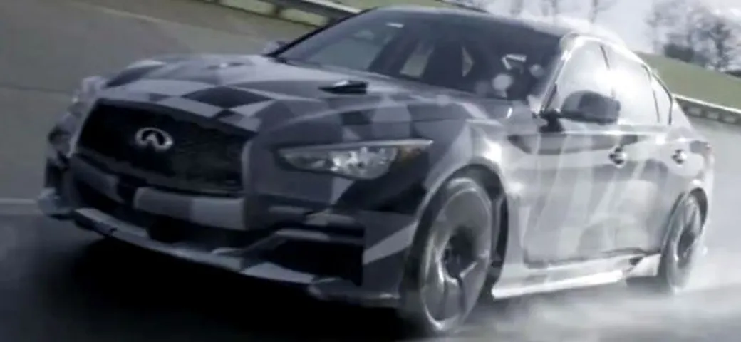 Infiniti Q50 Eau Rouge: in video con Sebastian Vettel