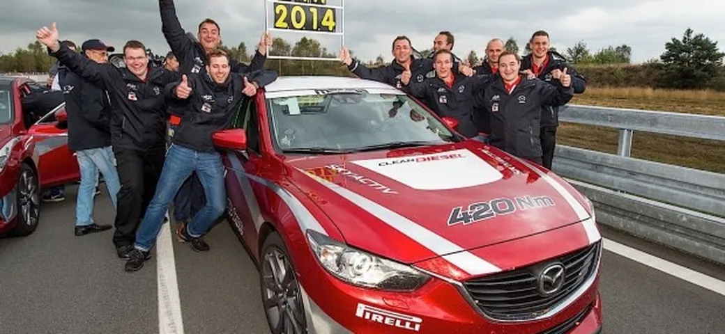 Mazda 6: record di velocità con il motore SKYACTIV-D 2.2