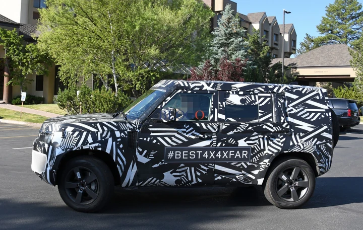 Land Rover Defender: foto spia degli interni