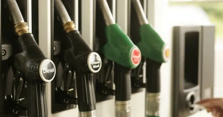 Prezzi benzina: il 2015 si chiude con qualche altro ribasso