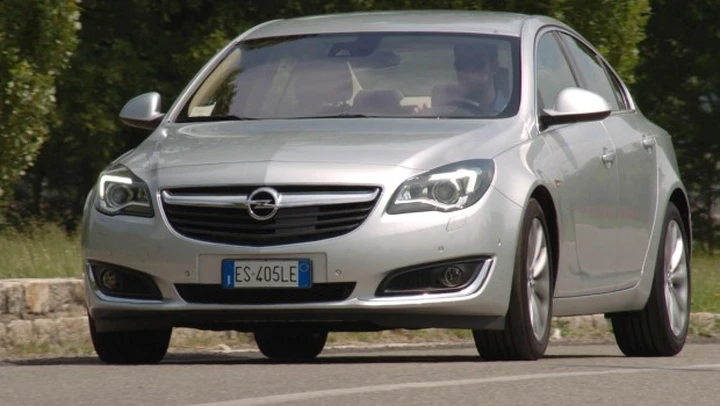 Opel Insignia 2.0 CDTI: prova su strada e listino prezzi