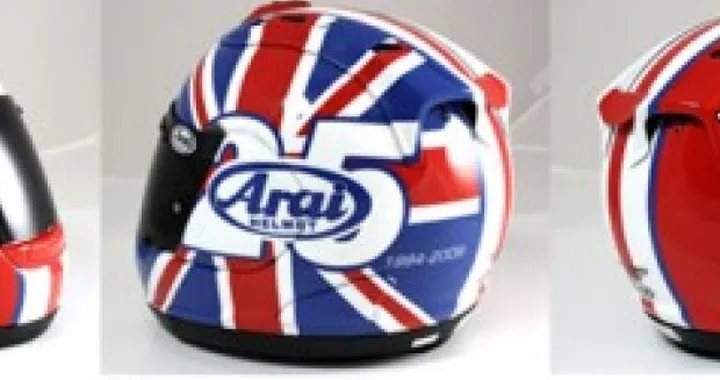 Arai celebra 25 anni nel Tourist Trophy con un'edizione speciale