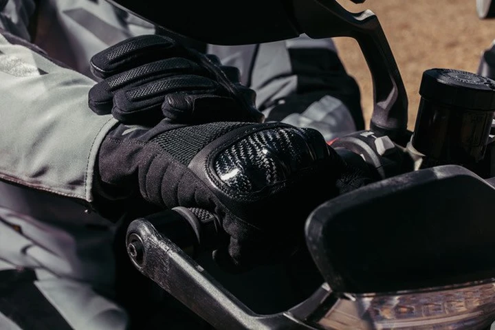 Guanti SPIDI Bora H2Out: i dettagli di questi accessori moto