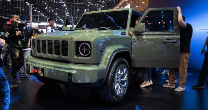 Il "clone" cinese che punta a scalfire il mito della Mercedes Classe G