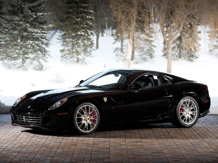 Ferrari 599 GTB Fiorano: una manuale battuta all'asta per 682.000 dollari