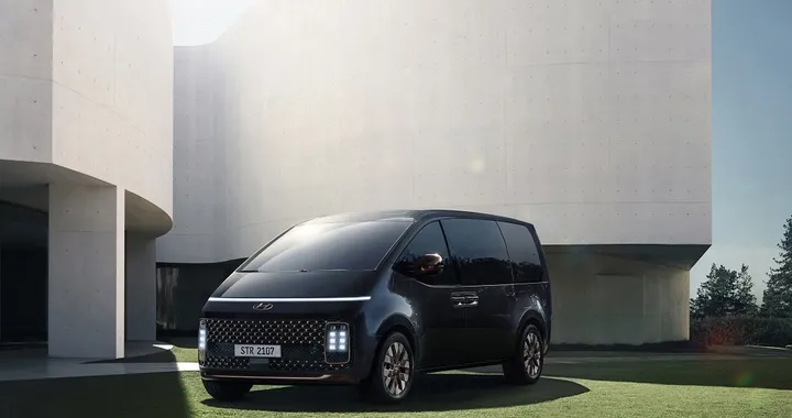 Hyundai STARIA Full-Hybrid: il VAN multifunzione che rivoluziona lo spazio e il comfort per professionisti e famiglie