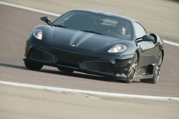 Ferrari 430 Scuderia: grinta in nero