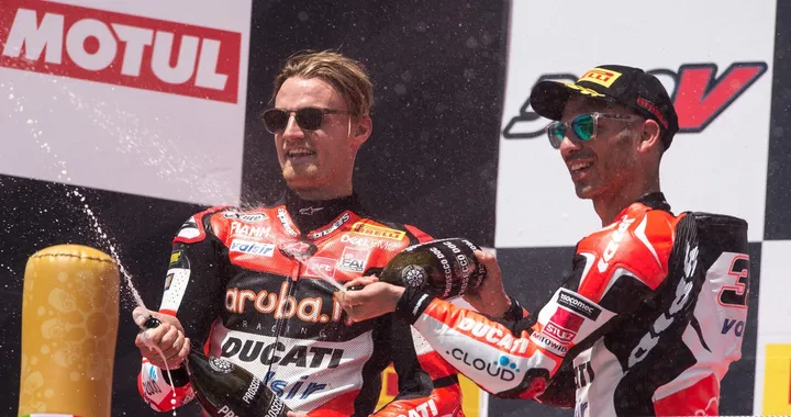 Davies trionfa a Imola: "Gara solitaria, ma non facile"
