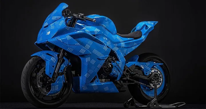 CFMoto alza l'asticella: in arrivo le moto con ali retrattili