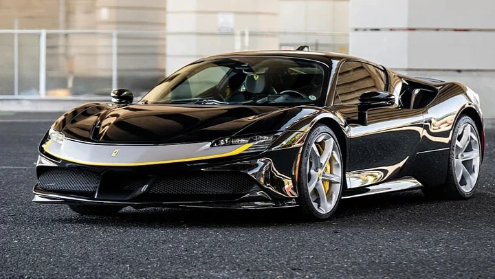 Si disfà di una Ferrari SF90 Stradale dopo tre anni, brucia 278.000 dollari