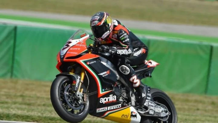 WSBK, Misano: Biaggi vince anche Gara-2, Melandri 4°, ritirato Checa